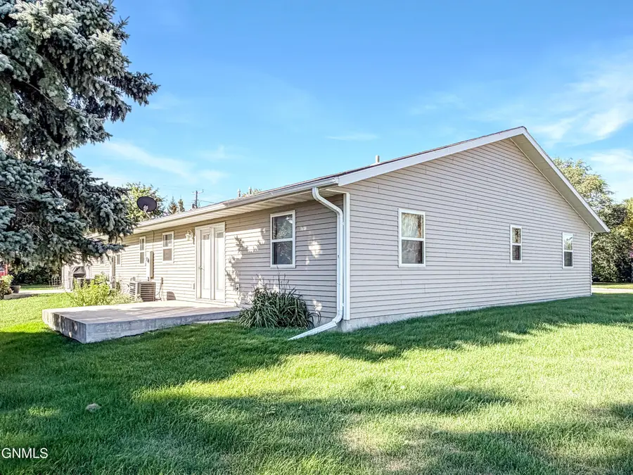 214 9th Avenue S, Carrington, ND 58421 - #2