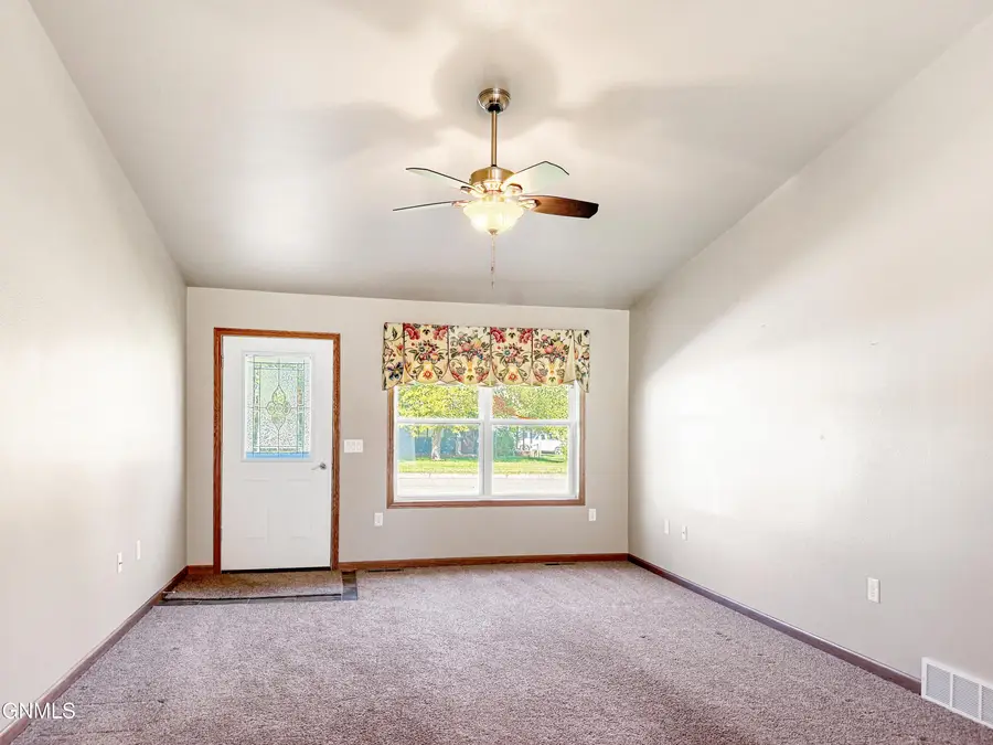 214 9th Avenue S, Carrington, ND 58421 - #3