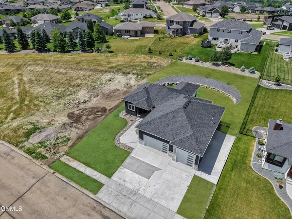 3916 Cogburn Road, Bismarck, ND 58503
