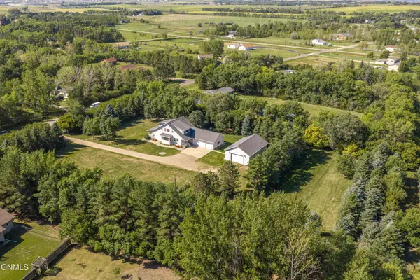 2880 Clover Lane, Bismarck, ND 58503