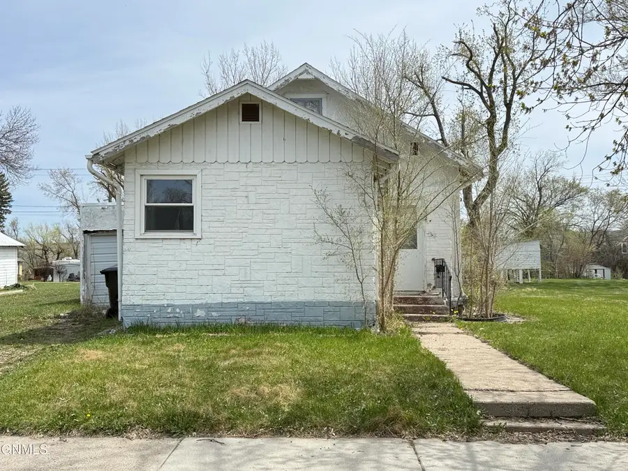 432 7th Avenue Ne, Valley City, ND 58072 - #2