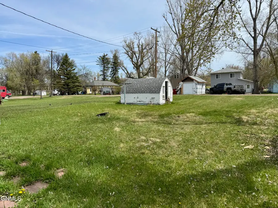 432 7th Avenue Ne, Valley City, ND 58072 - #3