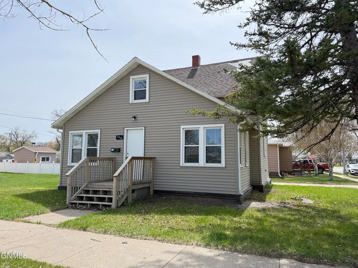 755 4th Street Sw, Valley City, ND 58072 - #1