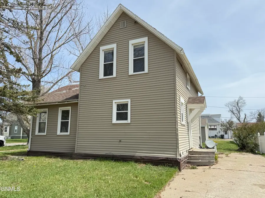 755 4th Street Sw, Valley City, ND 58072 - #3