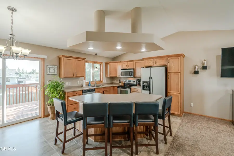 6415 28th Avenue Se, Lincoln, ND 58504 - #2