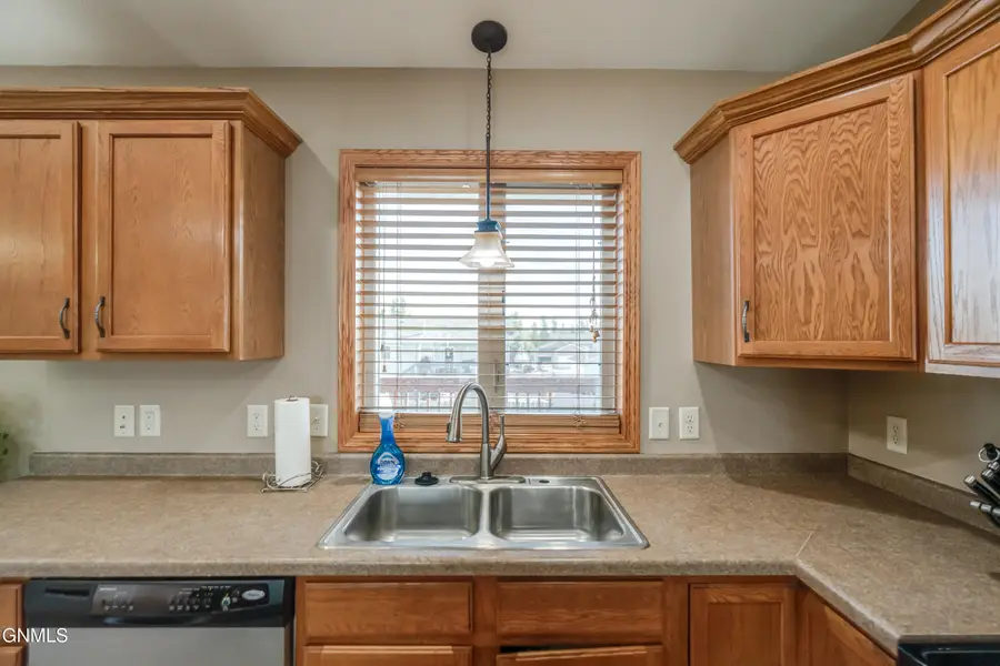 6415 28th Avenue Se, Lincoln, ND 58504 - #3
