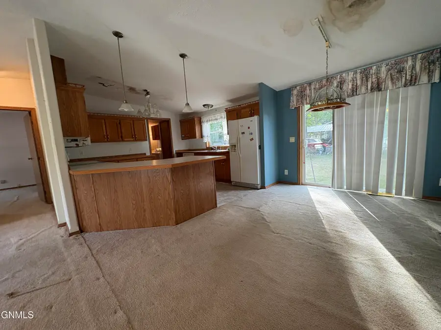 213 5th Avenue N, Ellendale, ND 58436 - #2