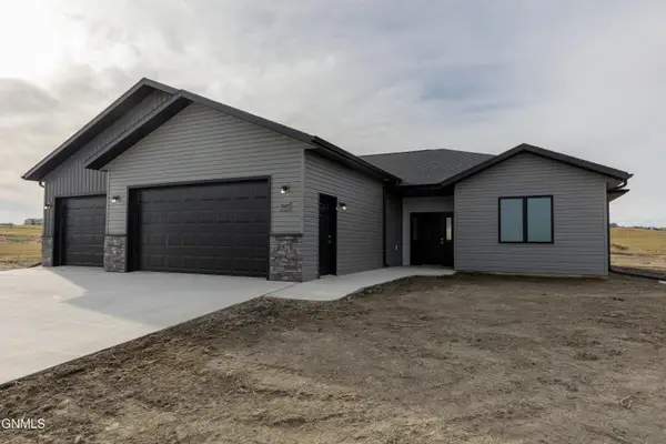 3607 Silver Leaf Avenue Nw, Mandan, ND 58554