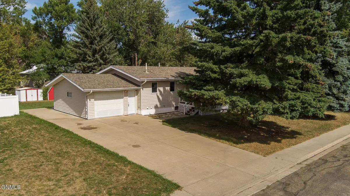 222 Main Street E, Center, ND 58530 - #1