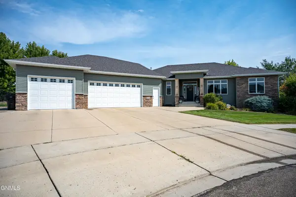 3801 Horizon Place, Bismarck, ND 58503