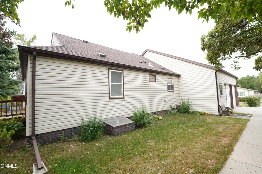 704 2nd Avenue Sw, Jamestown, ND 58401 - #2