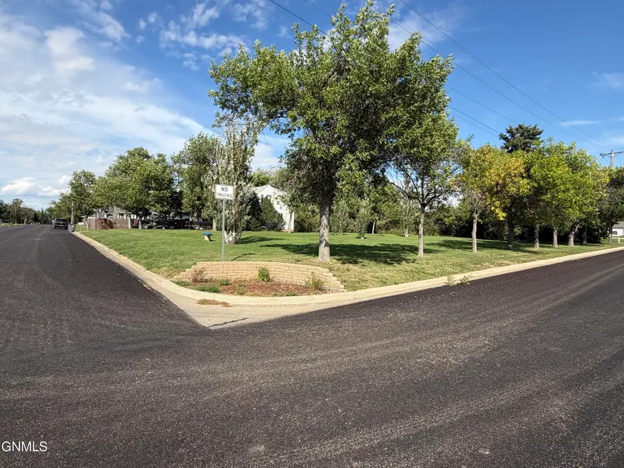 707 1st Street Sw, Crosby, ND 58730 - #3