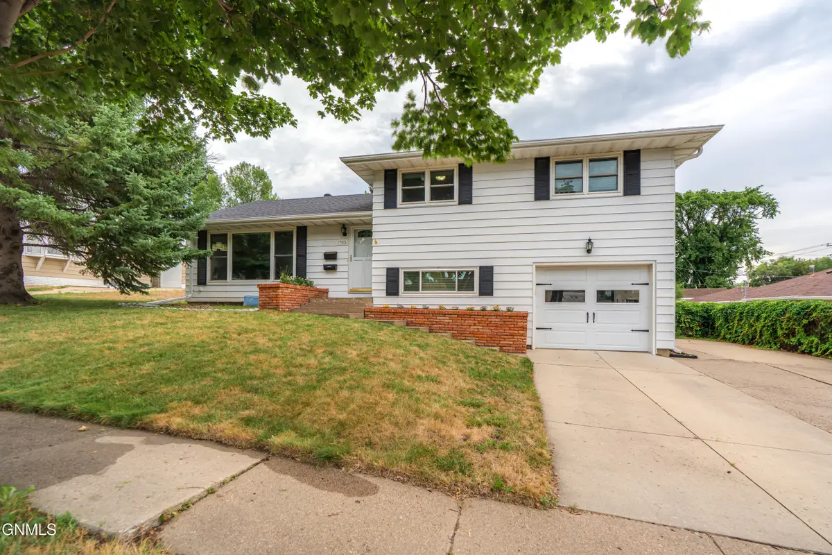 1705 6th Street N, Bismarck, ND 58501 - #1