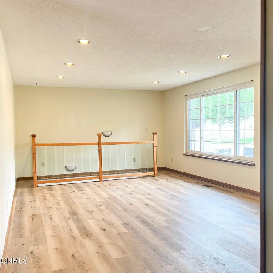 709 Park Avenue E, Watford City, ND 58854 - #3