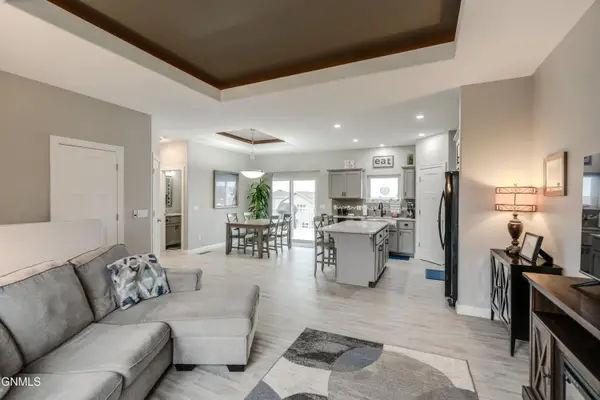 707 Walter Way, Bismarck, ND 58503