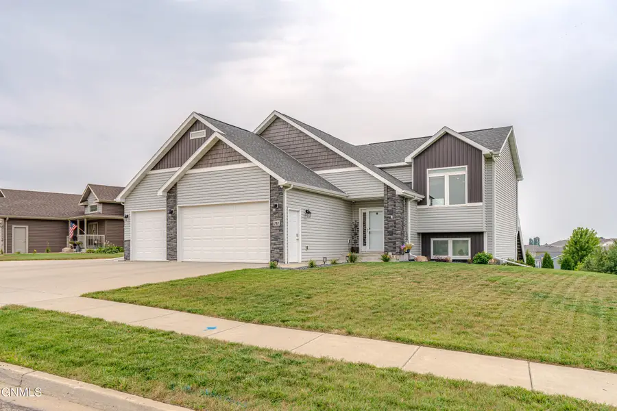 707 Walter Way, Bismarck, ND 58503 - #2