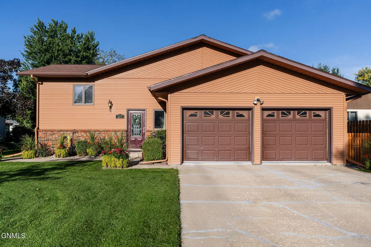 217 19th Avenue Ne, Jamestown, ND 58401 - #1