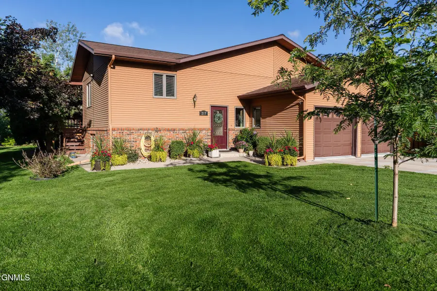 217 19th Avenue Ne, Jamestown, ND 58401 - #2