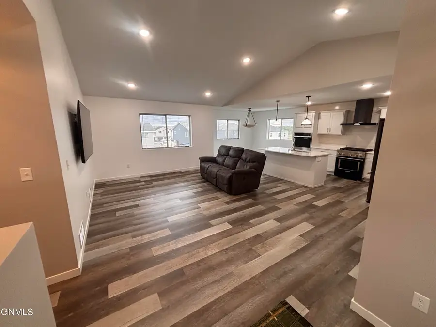 1200 Tara Lane Sw, Watford City, ND 58854 - #2