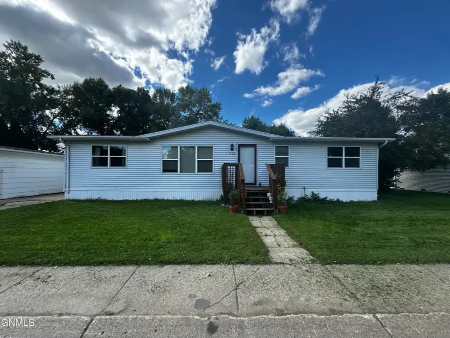 420 Piccadilly Circle, Bismarck, ND 58504 - #2