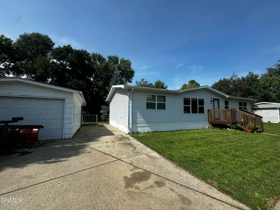 420 Piccadilly Circle, Bismarck, ND 58504 - #3