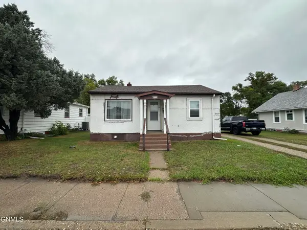 915 10th Street Se, Jamestown, ND 58401
