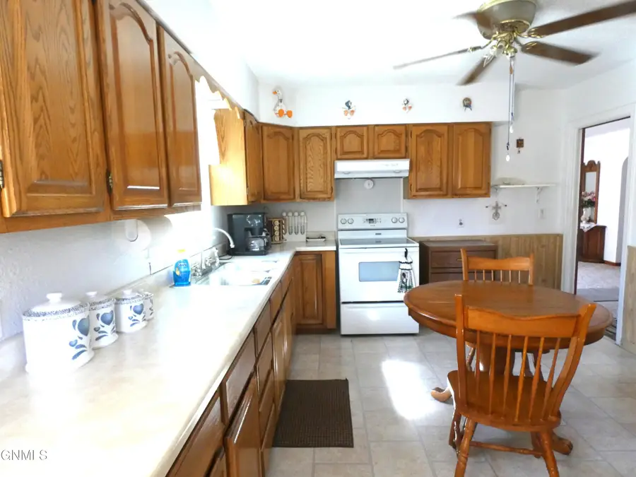 213 3rd Street Ne, Linton, ND 58552 - #2