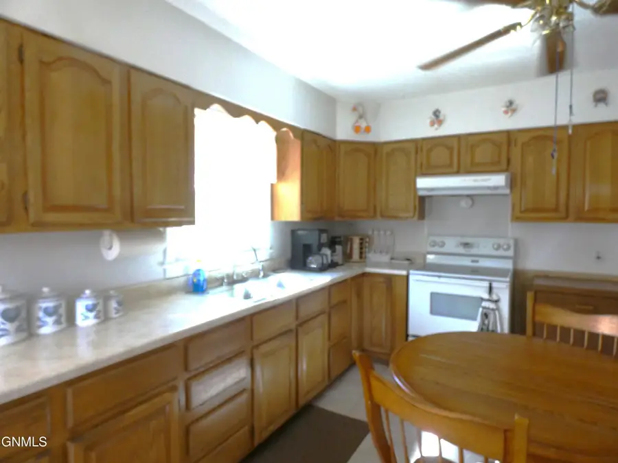 213 3rd Street Ne, Linton, ND 58552 - #3