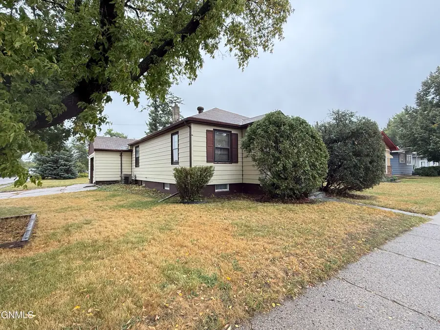 607 8th Avenue Sw, Valley City, ND 58072 - #2