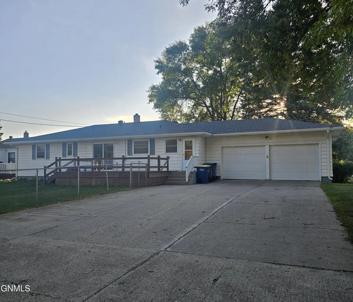 1438 4th Avenue Nw, Jamestown, ND 58401 - #1