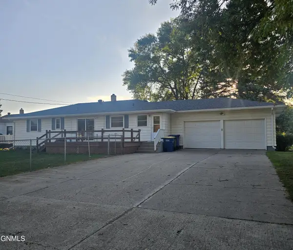 1438 4th Avenue Nw, Jamestown, ND 58401