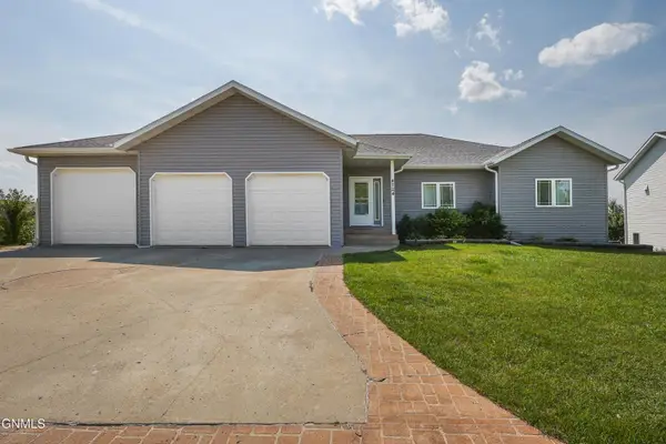 4724 Fountainblue Drive, Bismarck, ND 58503