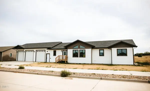 201 11th Avenue Nw, Watford City, ND 58854