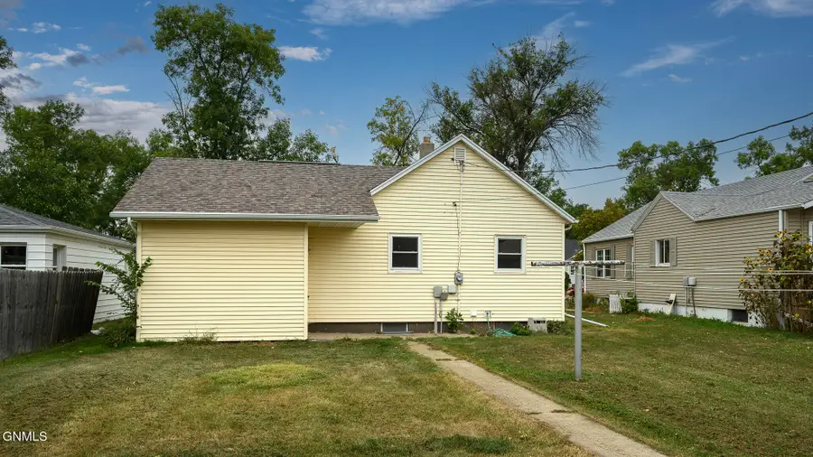 314 1st Avenue Nw, Hazen, ND 58545 - #2