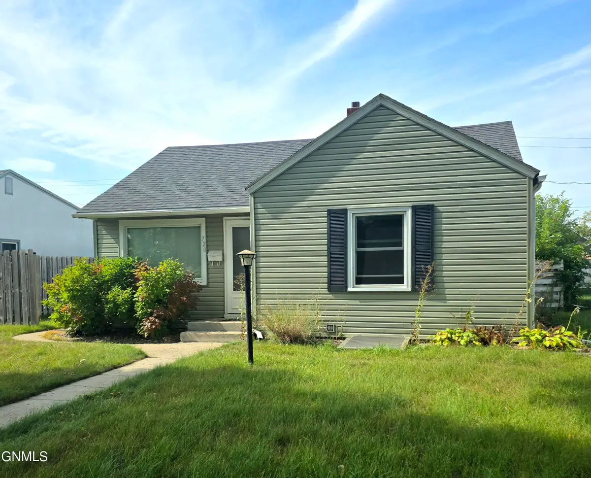 720 8th Avenue Se, Jamestown, ND 58401 - #1