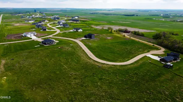 6615 Sky Lane, Bismarck, ND 58503