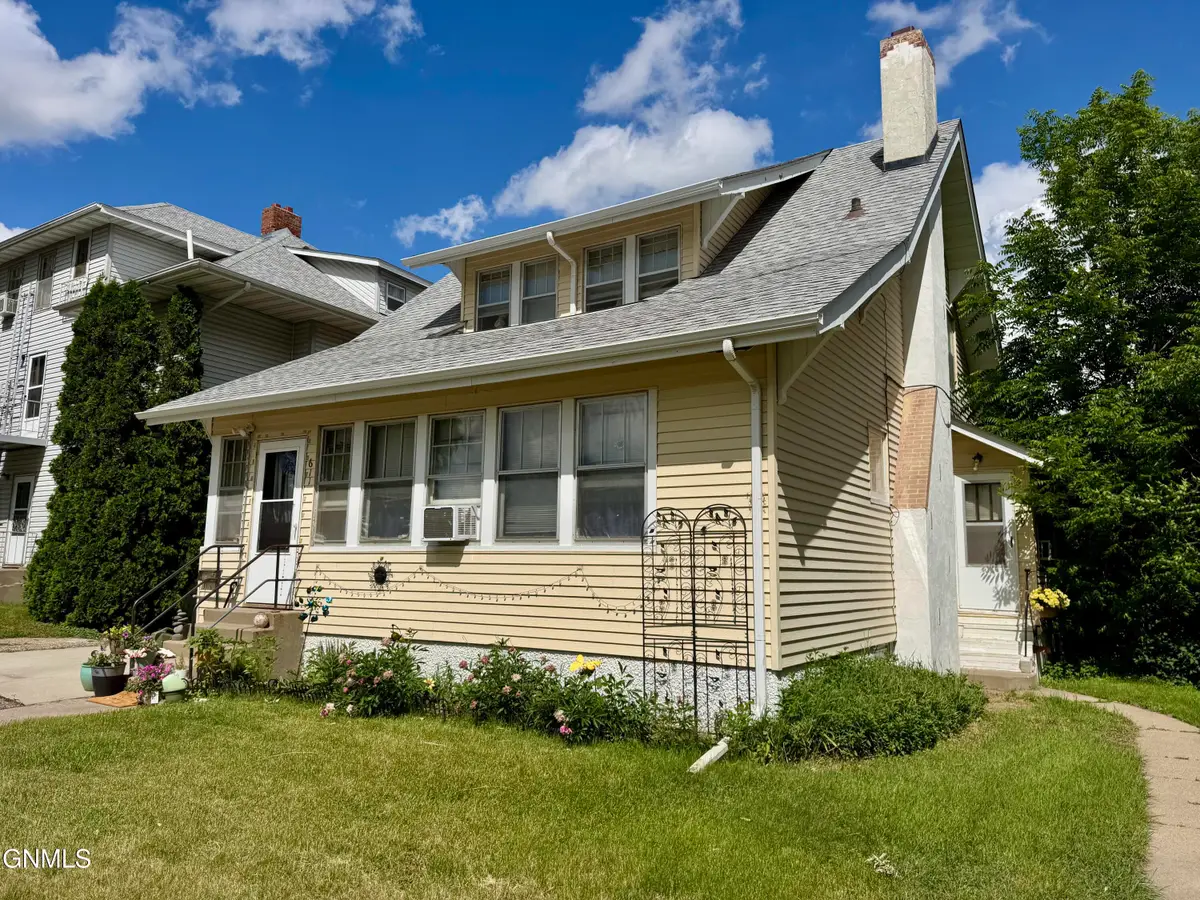 611 6th Street, Bismarck, ND 58501 - #1
