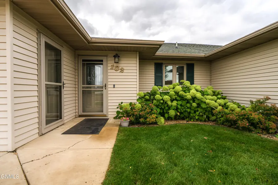 2821 40th Avenue Se #102, Mandan, ND 58554 - #2