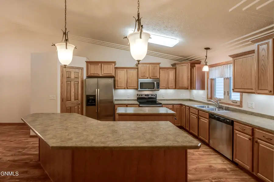 2821 40th Avenue Se #102, Mandan, ND 58554 - #3