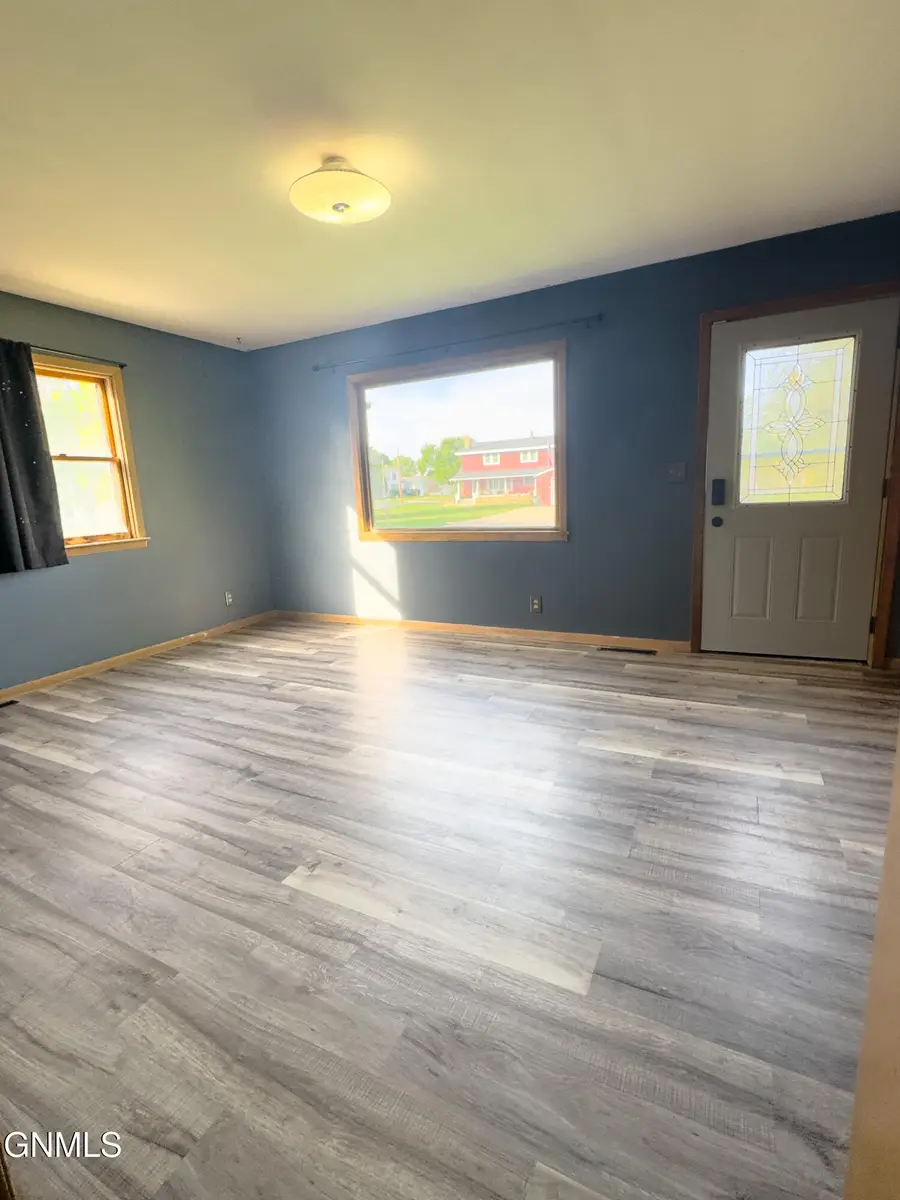 2010 1st Avenue E, Williston, ND 58801 - #3