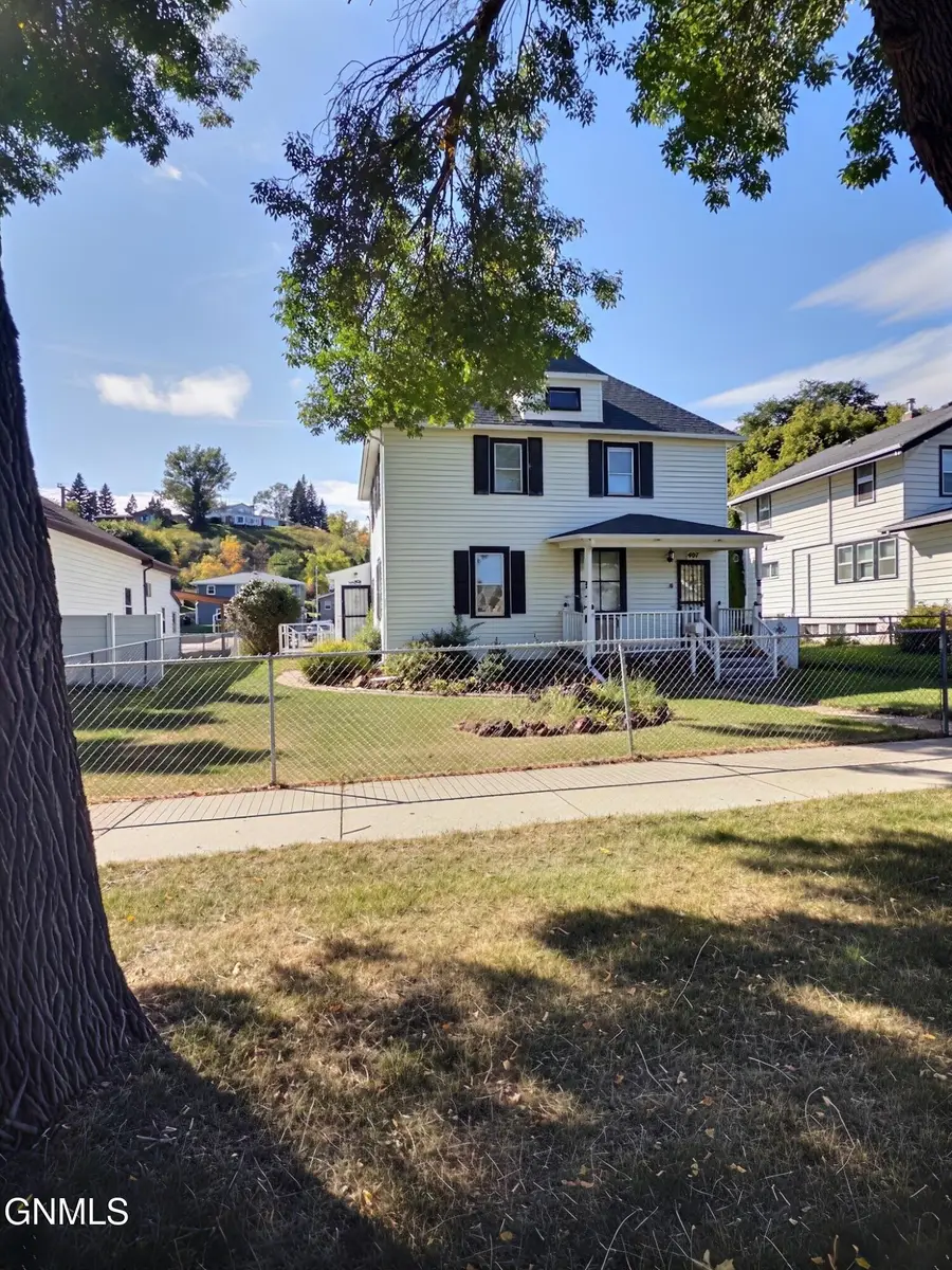 407 6th Avenue Nw, Mandan, ND 58554 - #2