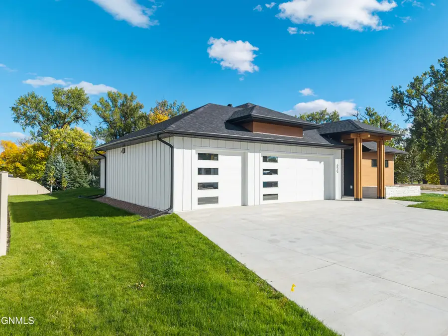 935 Nimitz Court, Bismarck, ND 58504 - #2