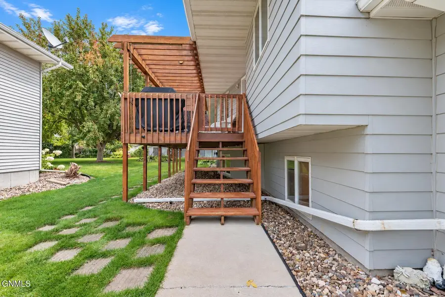 2906 46th Avenue Se, Mandan, ND 58554 - #3