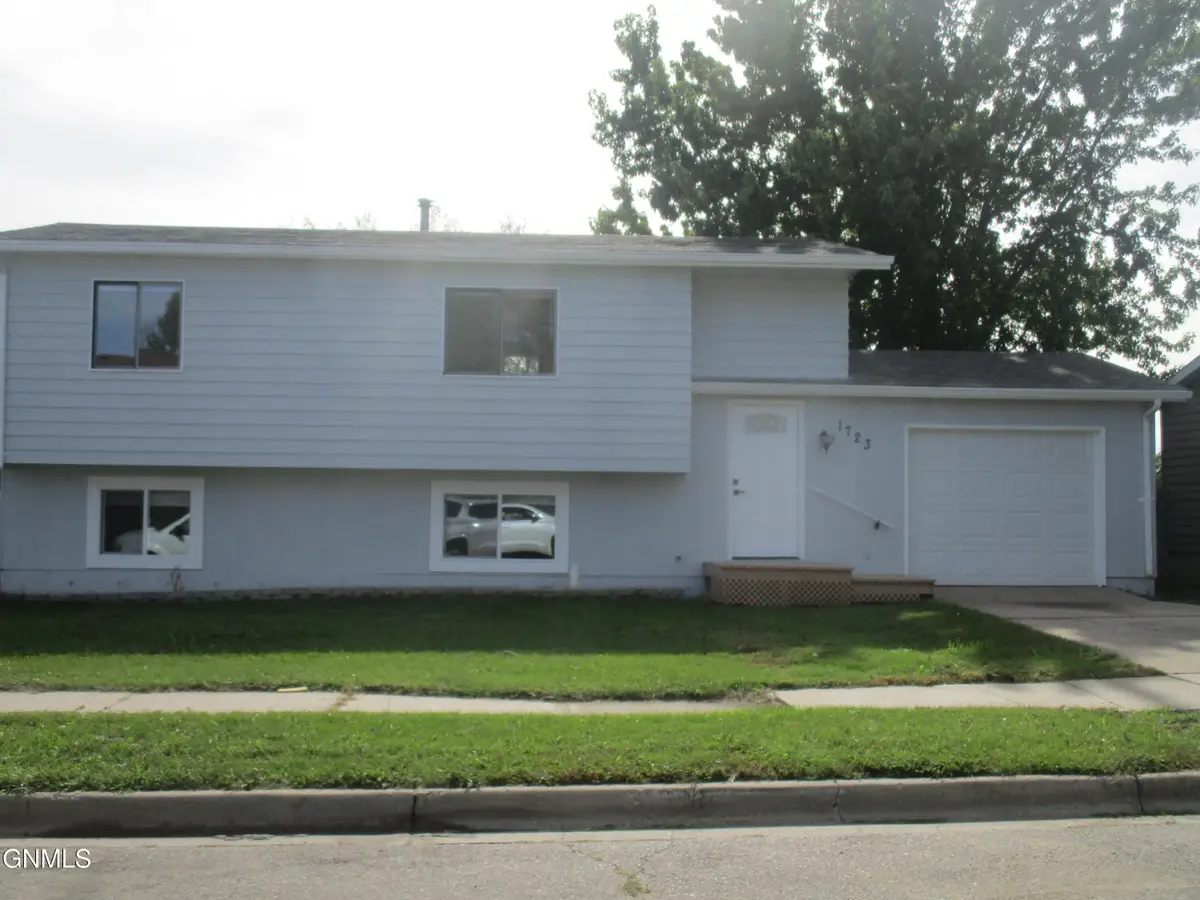 1723 30th Street W, Williston, ND 58801 - #1
