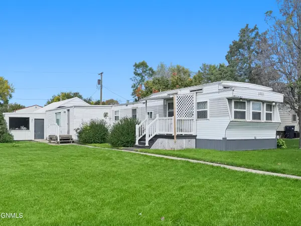 213 Elm Avenue S, Fessenden, ND 58438