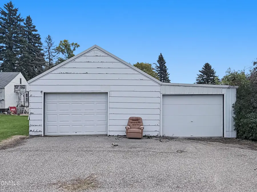 213 Elm Avenue S, Fessenden, ND 58438 - #2