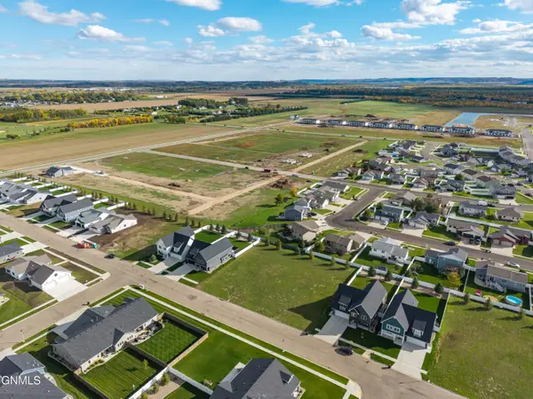 303 Lennox Drive, Bismarck, ND 58504