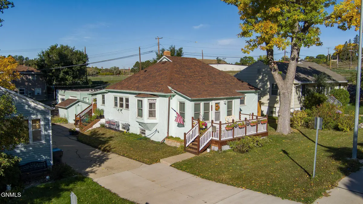 809 6th Avenue Nw, Mandan, ND 58554 - #1
