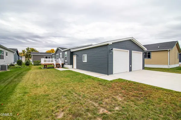 1421 Fox Drive Se, Mandan, ND 58554