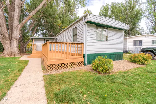 304 Buckingham Place, Bismarck, ND 58504